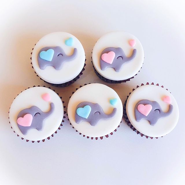 Mini Cupcakes Decorados – Chá Revelação Elefantinhos