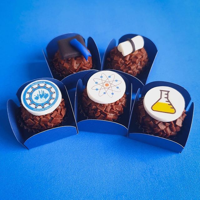 Brigadeiros Decorados – Formatura Química Industrial