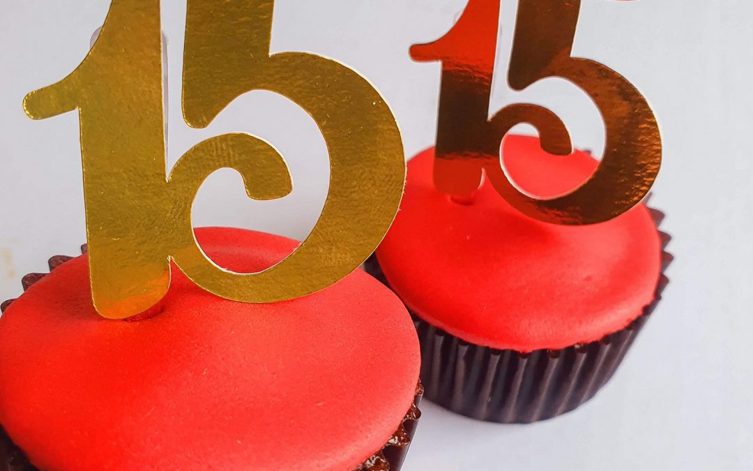 Mini Cupcake Decorado – 15 Anos – Tema A Bela e a Fera