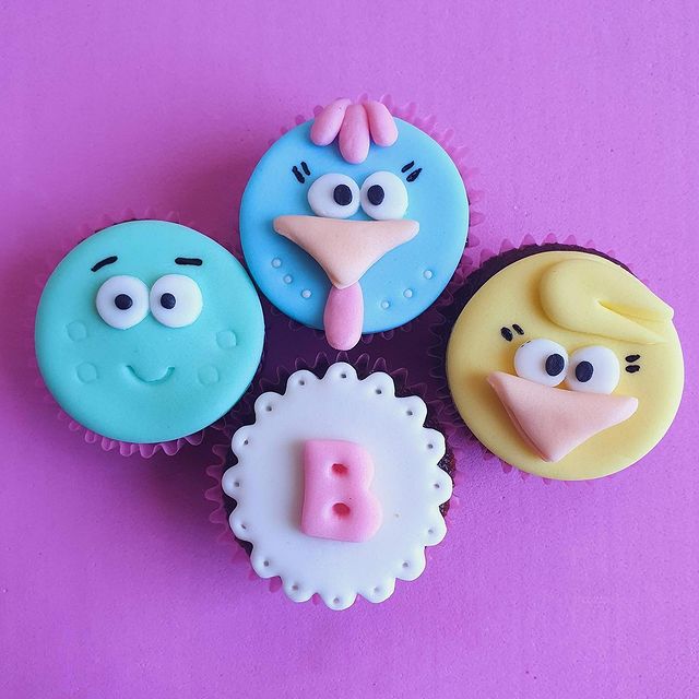 Mini Cupcake Decorado – Galinha Pintadinha – Candy Colors