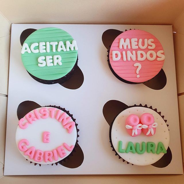 Caixa com 4 Cupcakes para Presente – Convite Padrinhos