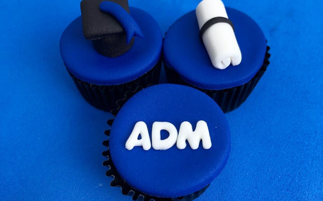 Mini Cupcake Decorado – Formatura Administração