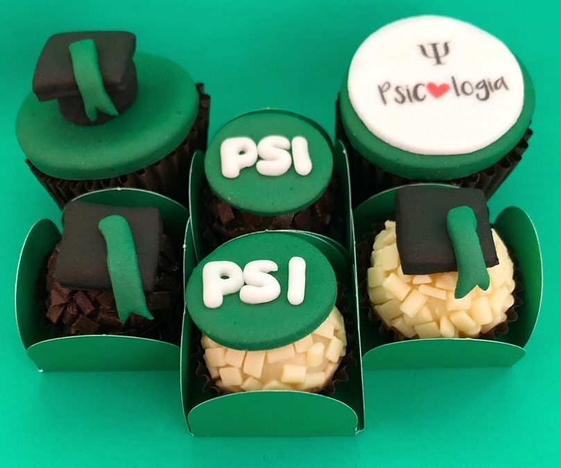 Mini Cupcake, Brigadeiro Branco e Ao Leite Decorado – Formatura Psicologia
